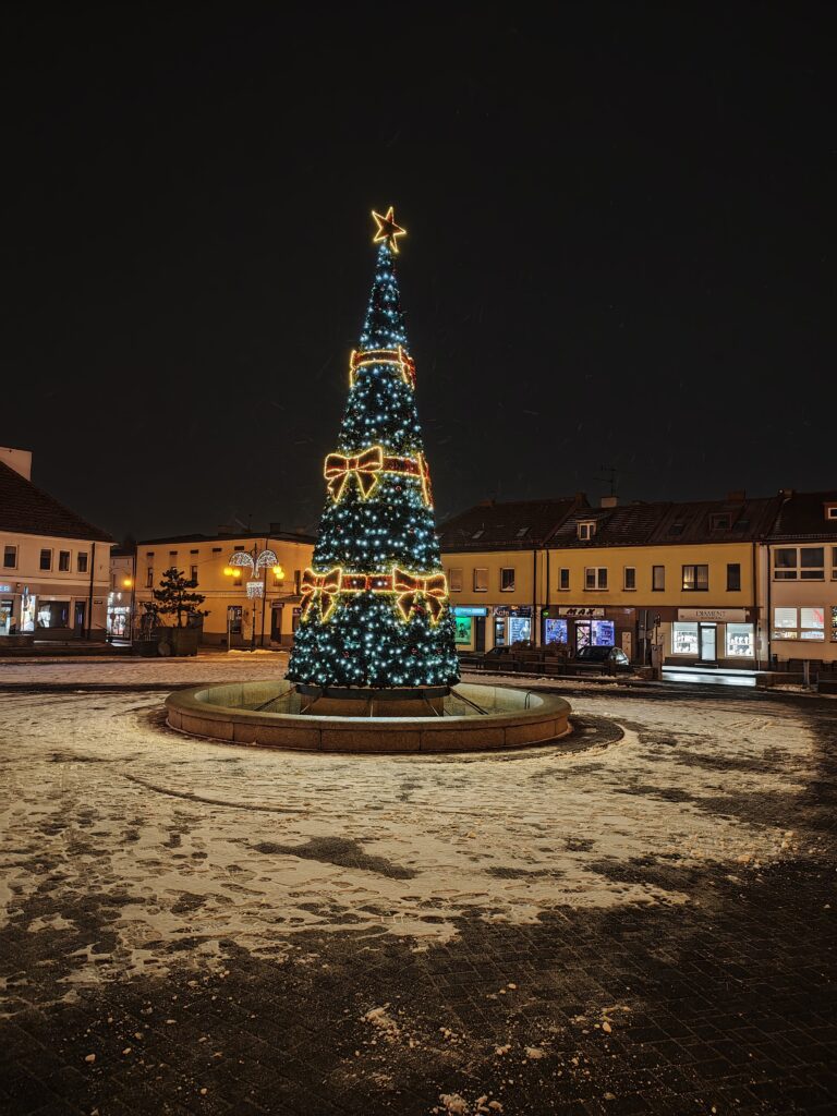 Plac w święta wieczorem